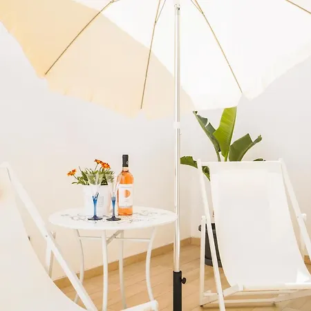 Chiara - Luxury Seaside Retreat דירה