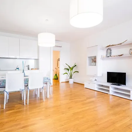 Chiara - Luxury Seaside Retreat דירה *
